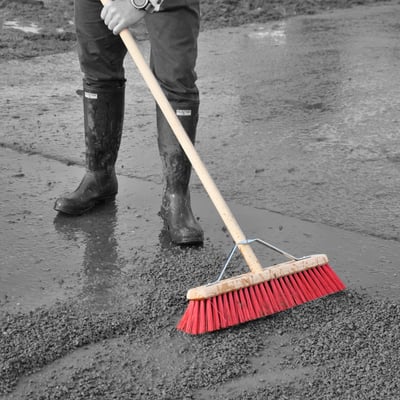 YZ118-Wet-11-Action_BW